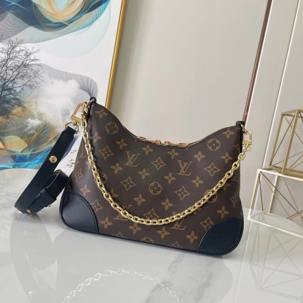 ️🎄Louis Vuitton️️🎄 Boulogne Bag with gold chain and black leather strap🪐